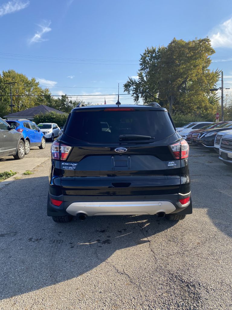 Photo 5 of this FORD ESCAPE