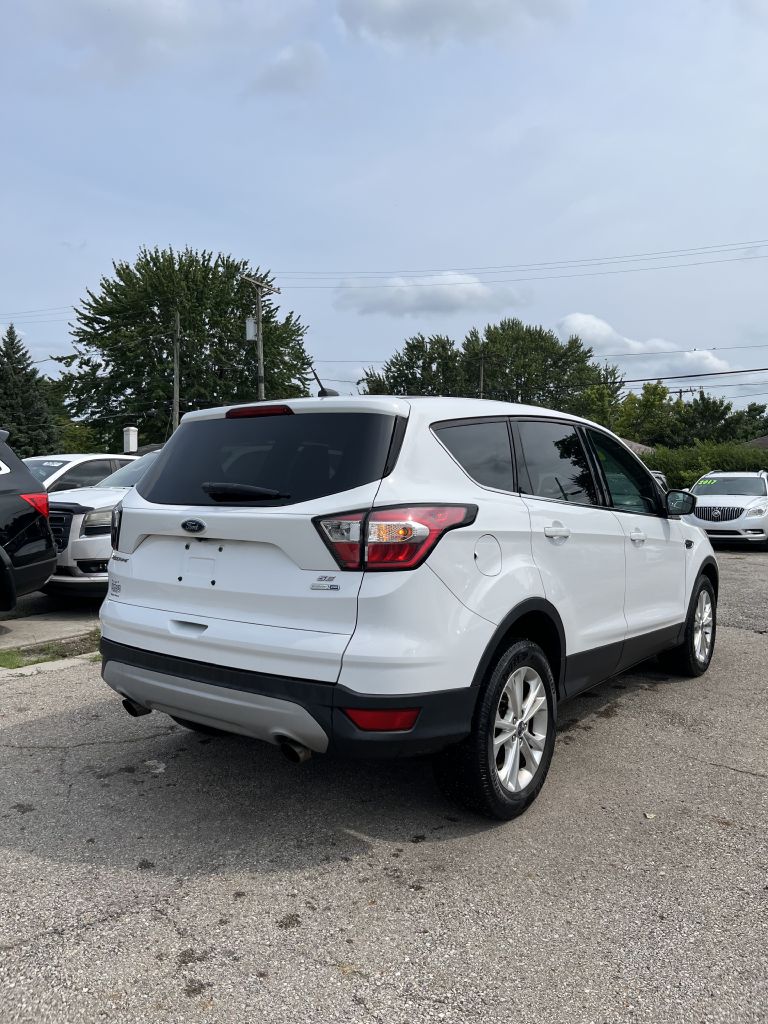 Photo 6 of this FORD ESCAPE