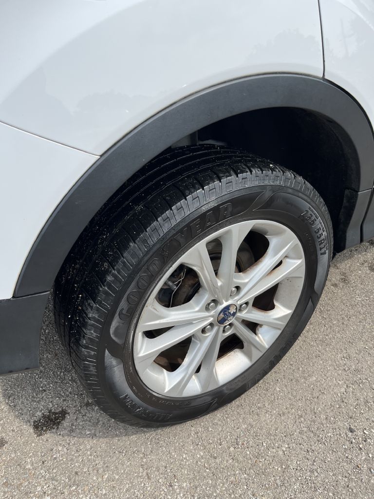 Photo 9 of this FORD ESCAPE