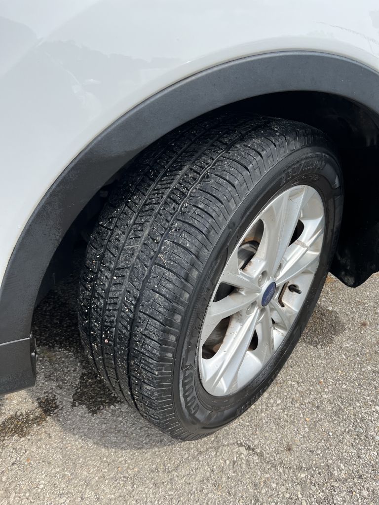 Photo 10 of this FORD ESCAPE