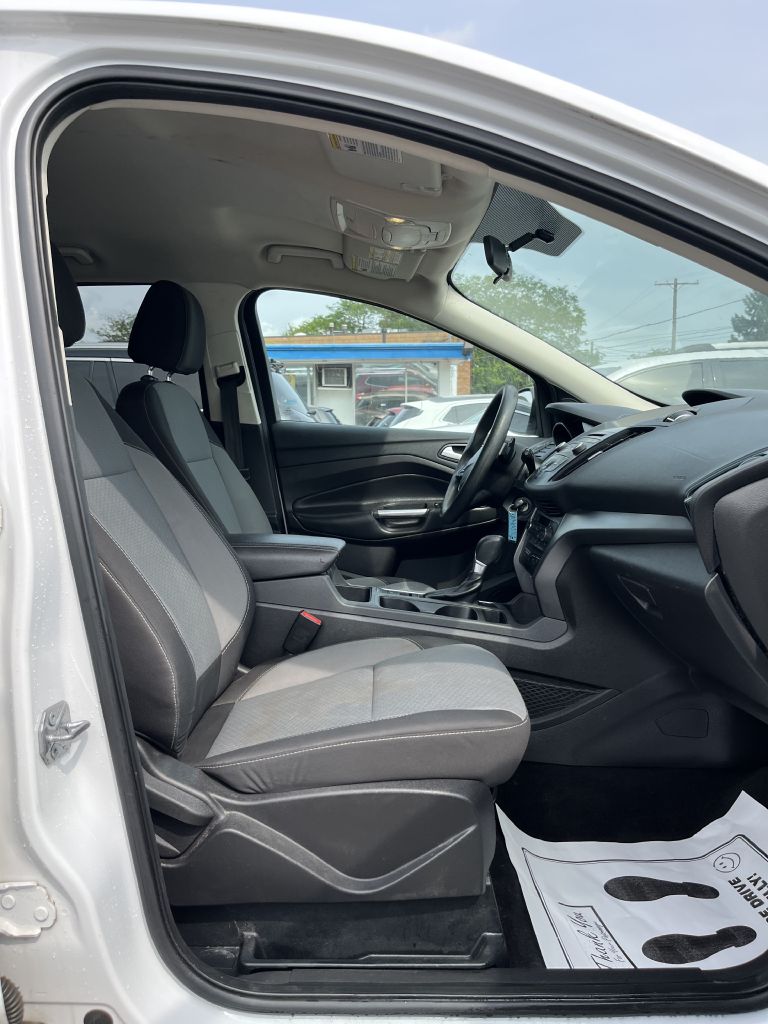 Photo 11 of this FORD ESCAPE