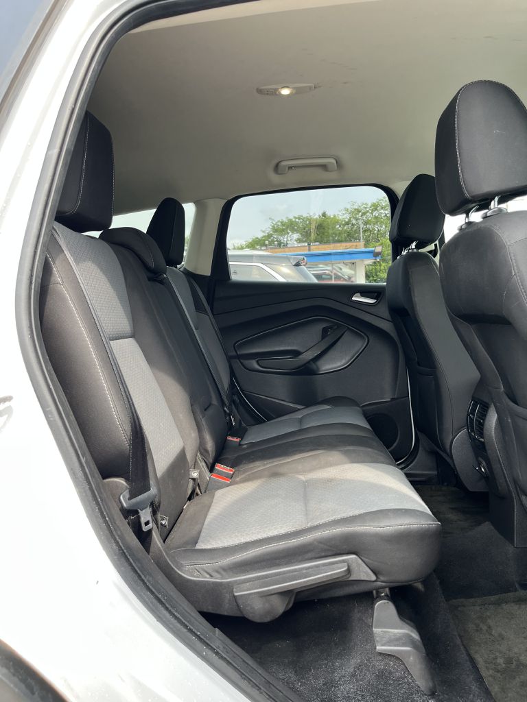 Photo 12 of this FORD ESCAPE