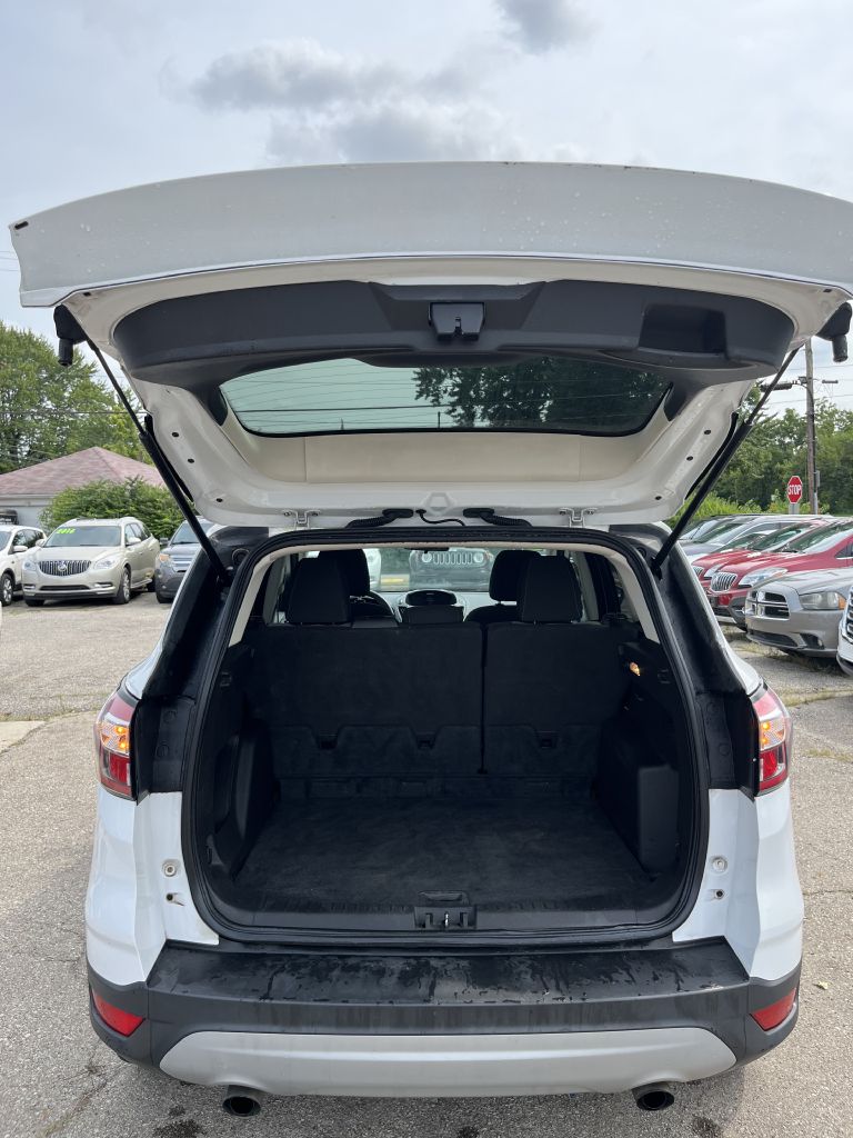 Photo 13 of this FORD ESCAPE