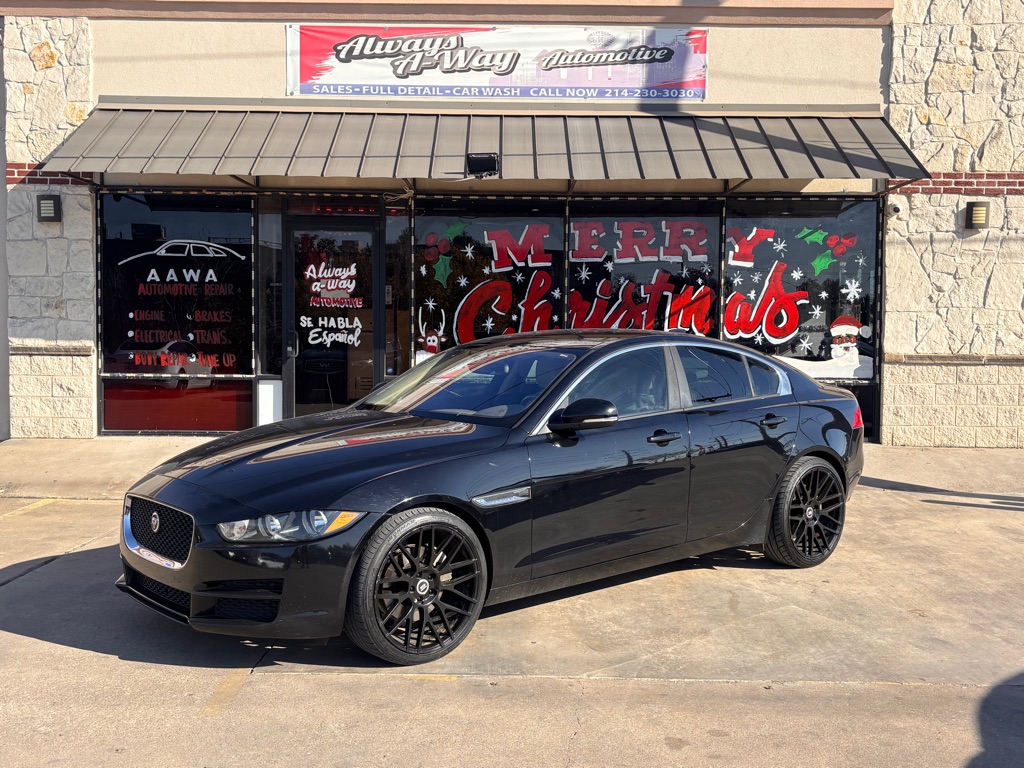2017 Jaguar XE 25t's photo