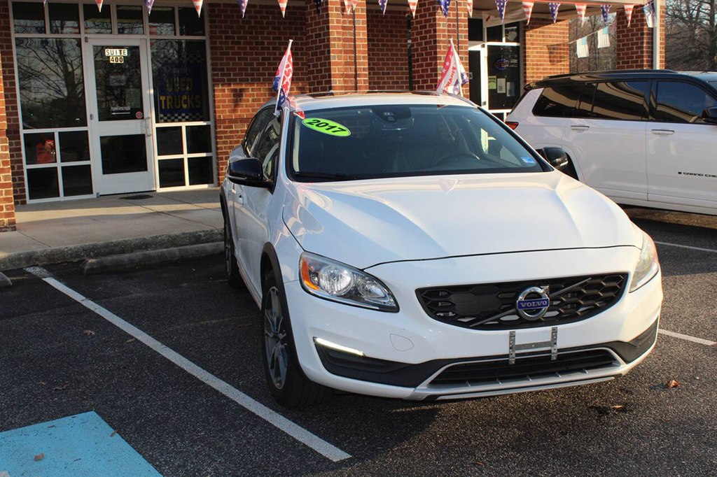 Photo 2 of this VOLVO V60 CROSS COUNT