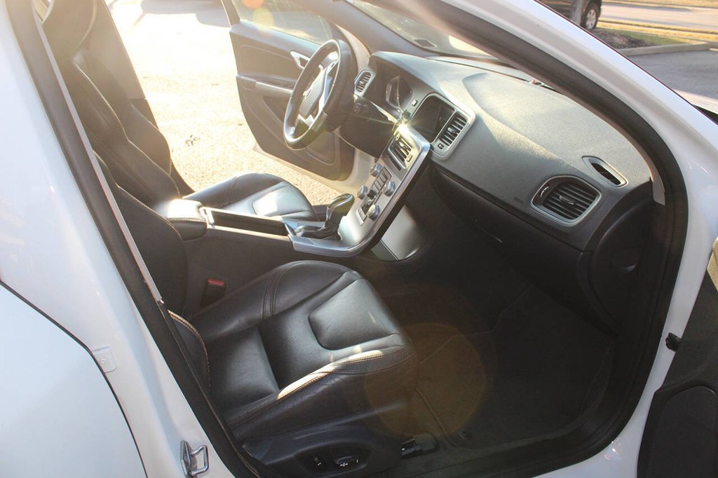 Photo 11 of this VOLVO V60 CROSS COUNT