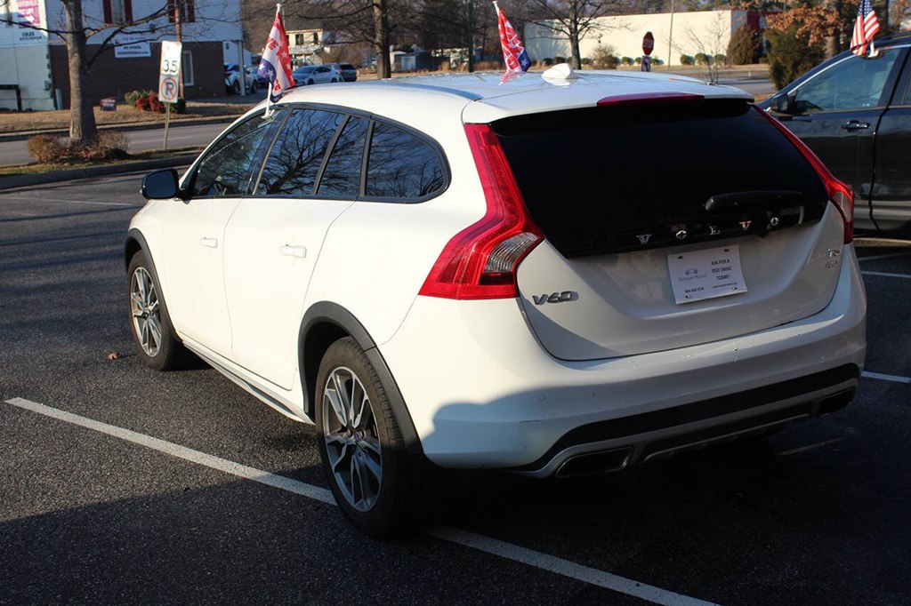 Photo 5 of this VOLVO V60 CROSS COUNT