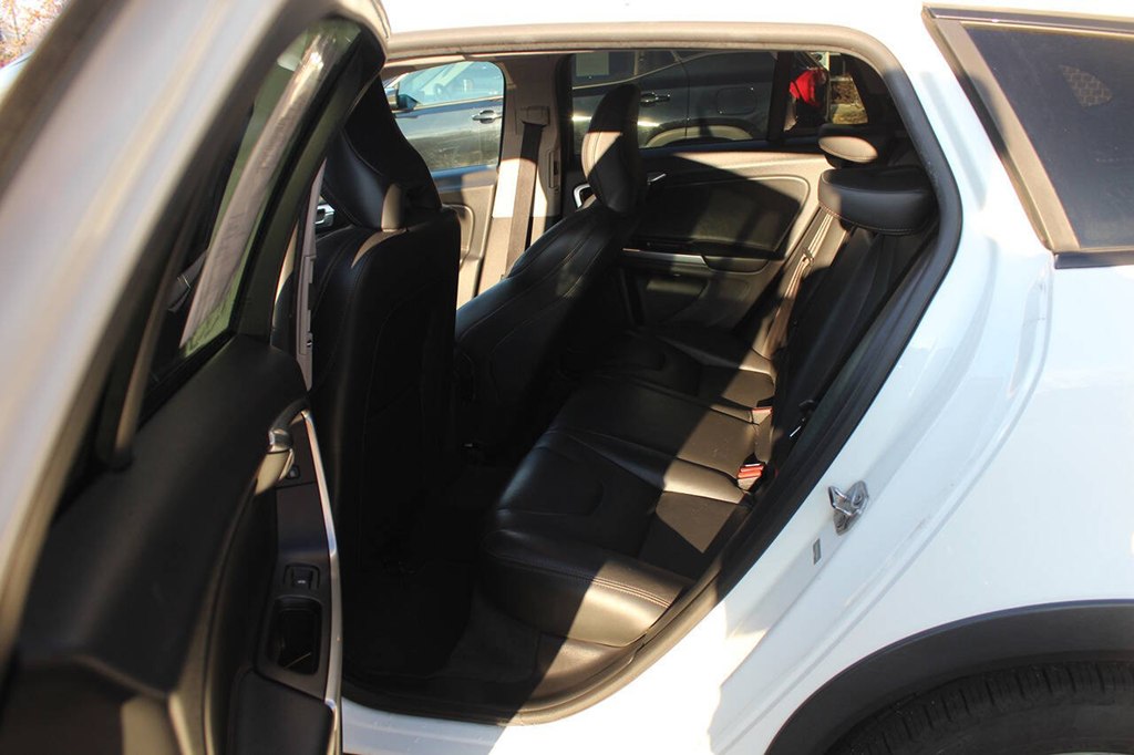 Photo 8 of this VOLVO V60 CROSS COUNT