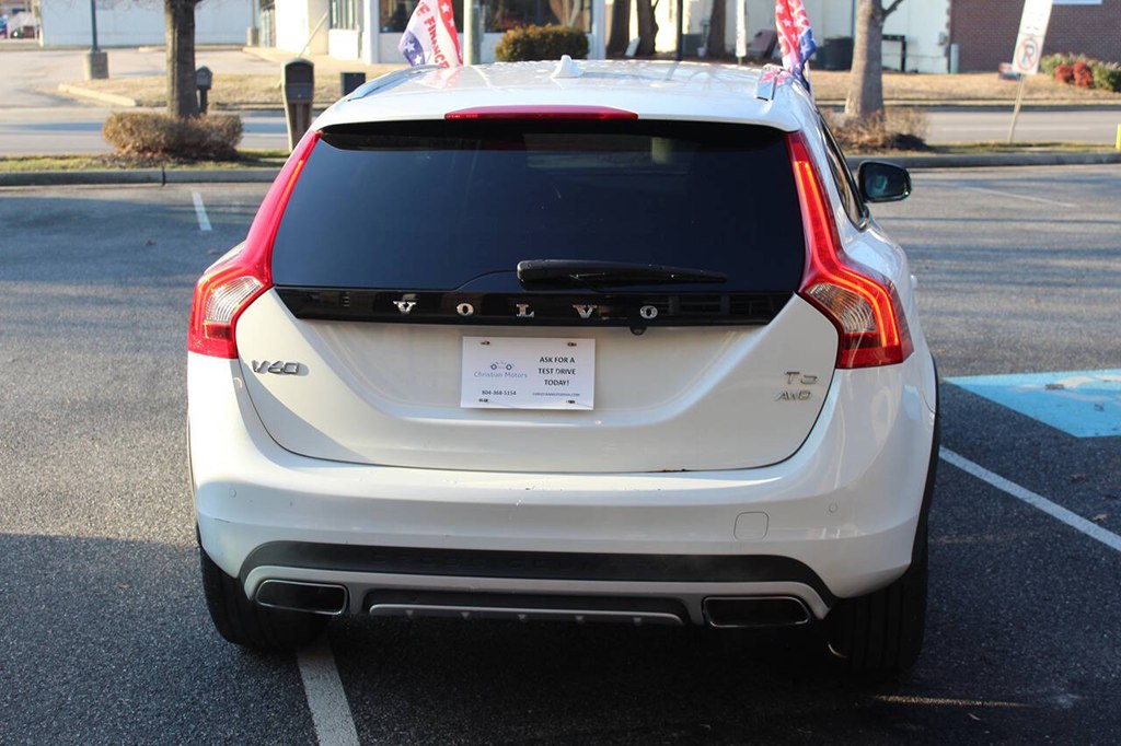 Photo 4 of this VOLVO V60 CROSS COUNT