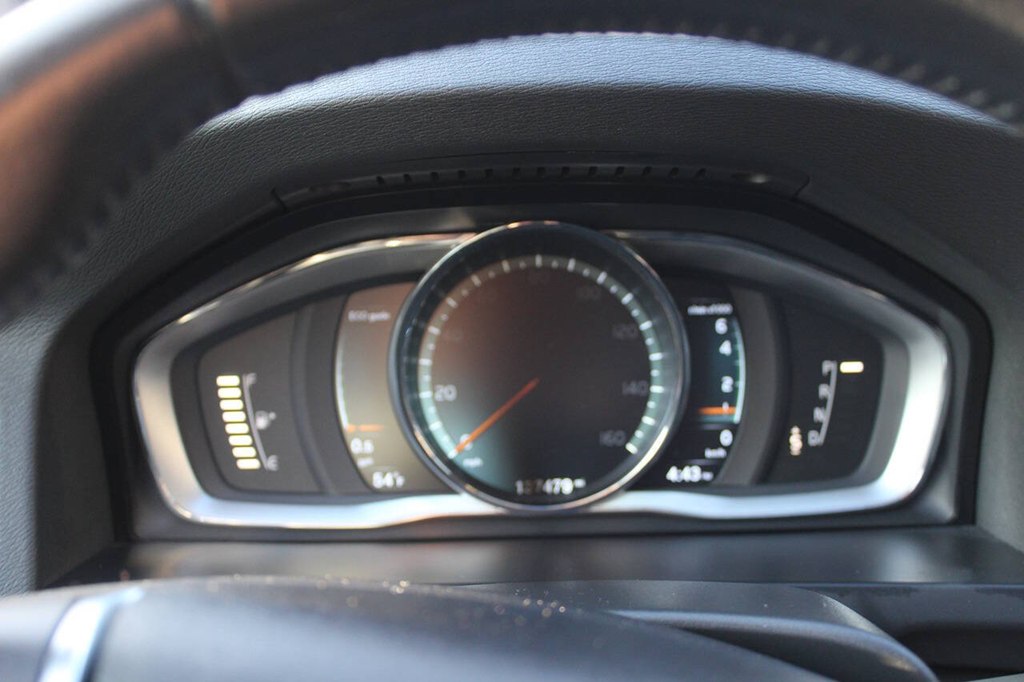 Photo 12 of this VOLVO V60 CROSS COUNT