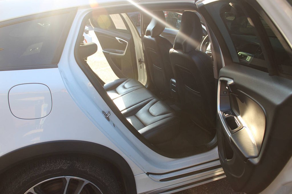 Photo 10 of this VOLVO V60 CROSS COUNT