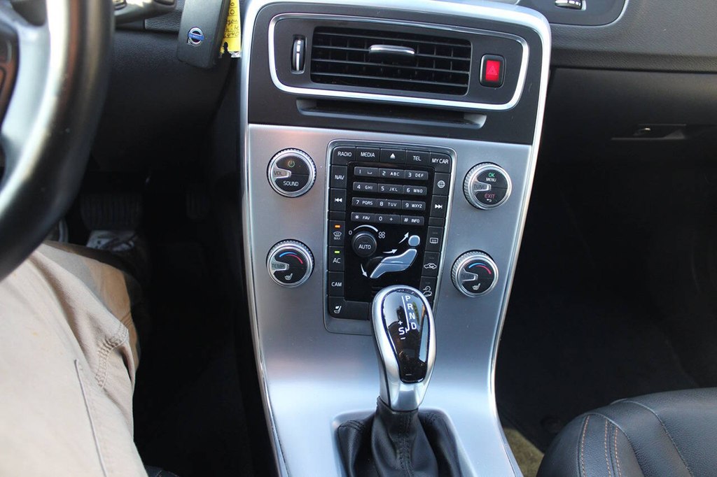 Photo 14 of this VOLVO V60 CROSS COUNT