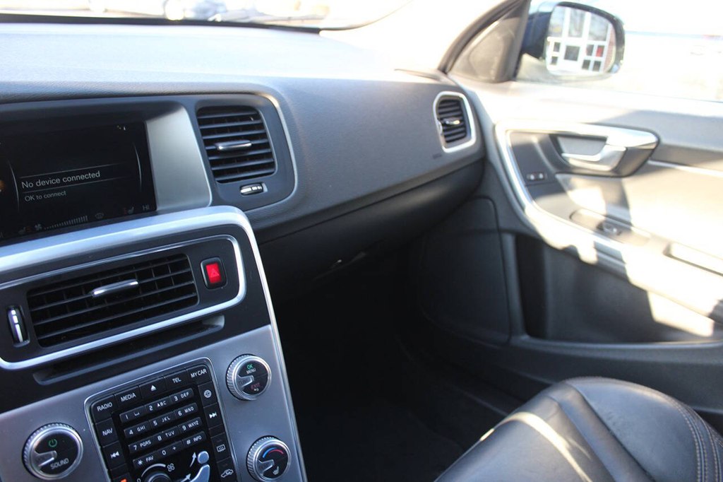 Photo 16 of this VOLVO V60 CROSS COUNT