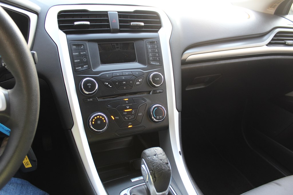 Photo 17 of this FORD FUSION