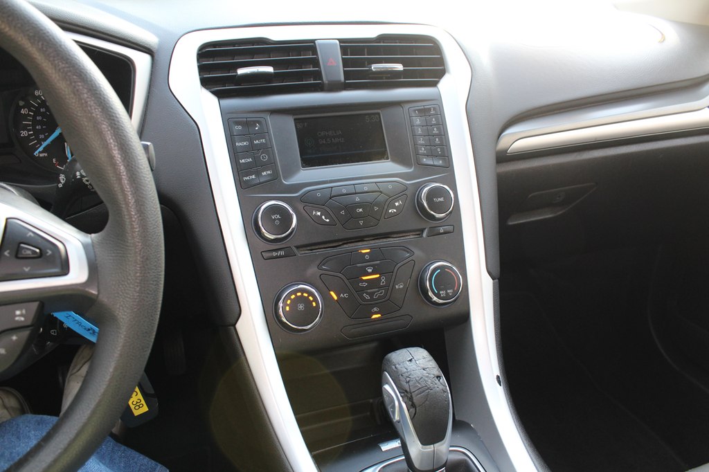 Photo 14 of this FORD FUSION