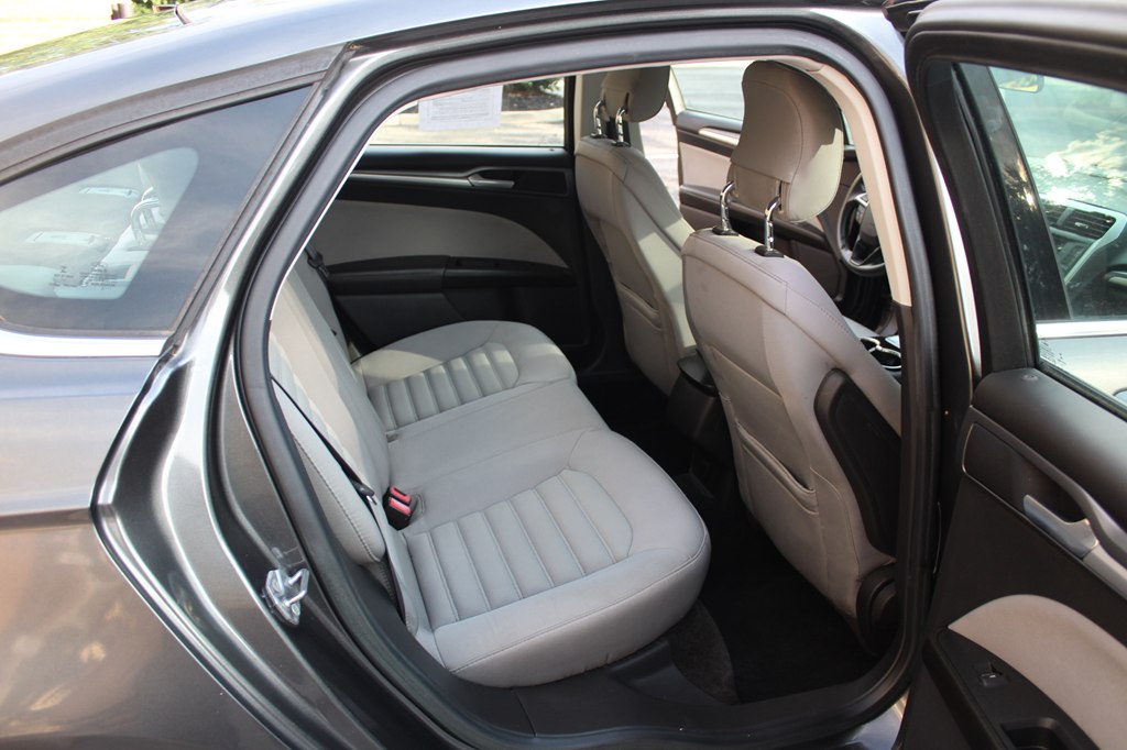 Photo 10 of this FORD FUSION