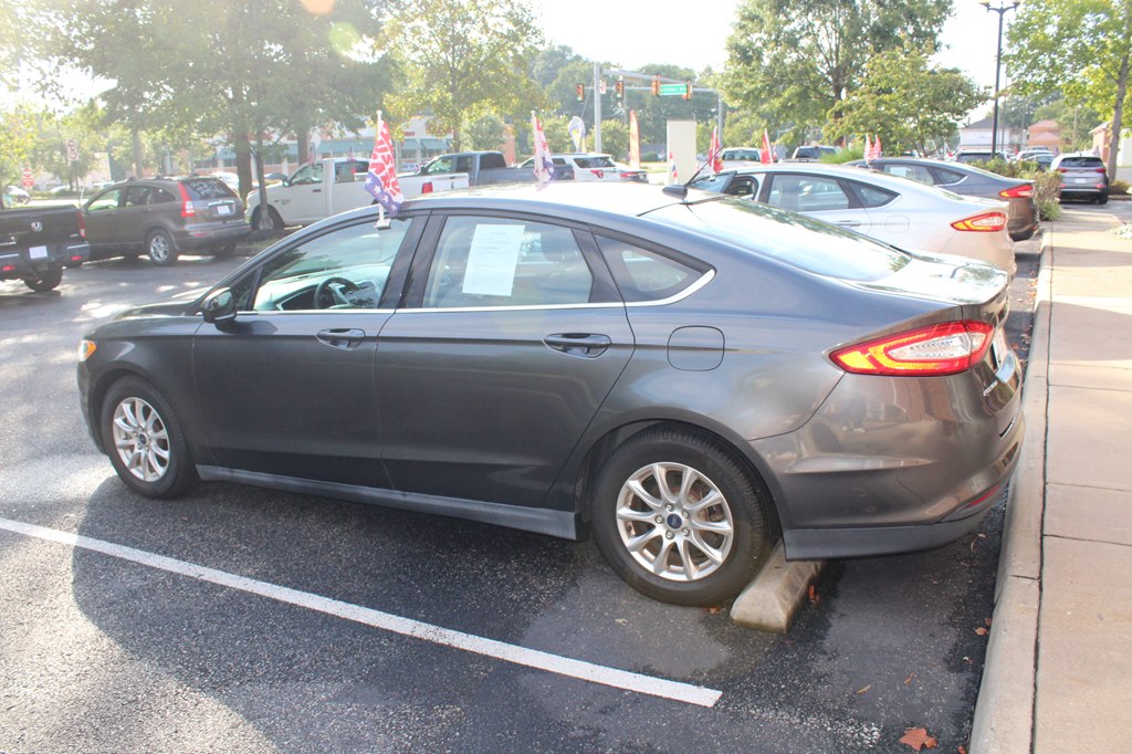 Photo 4 of this FORD FUSION
