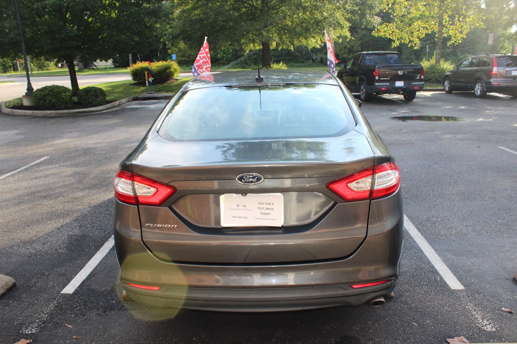 Photo 5 of this FORD FUSION