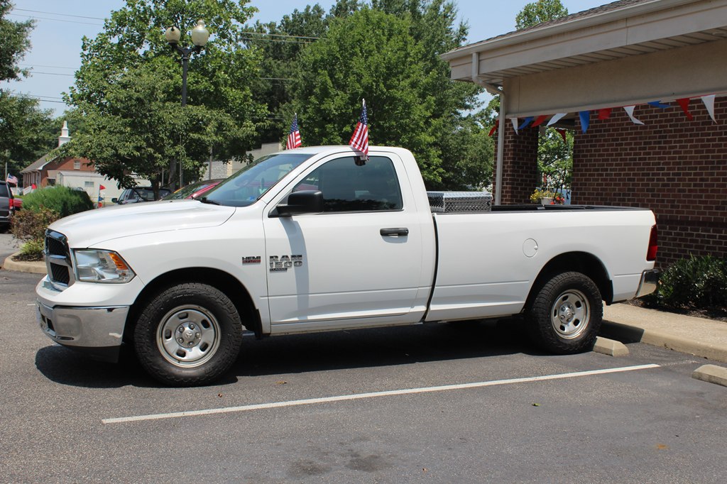 Photo 3 of this RAM 1500 CLASSIC