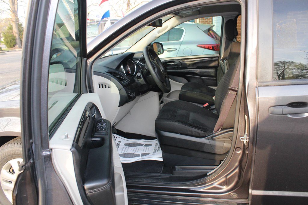 Photo 8 of this DODGE GRAND CARAVAN