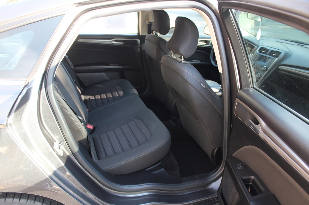 Photo 9 of this FORD FUSION