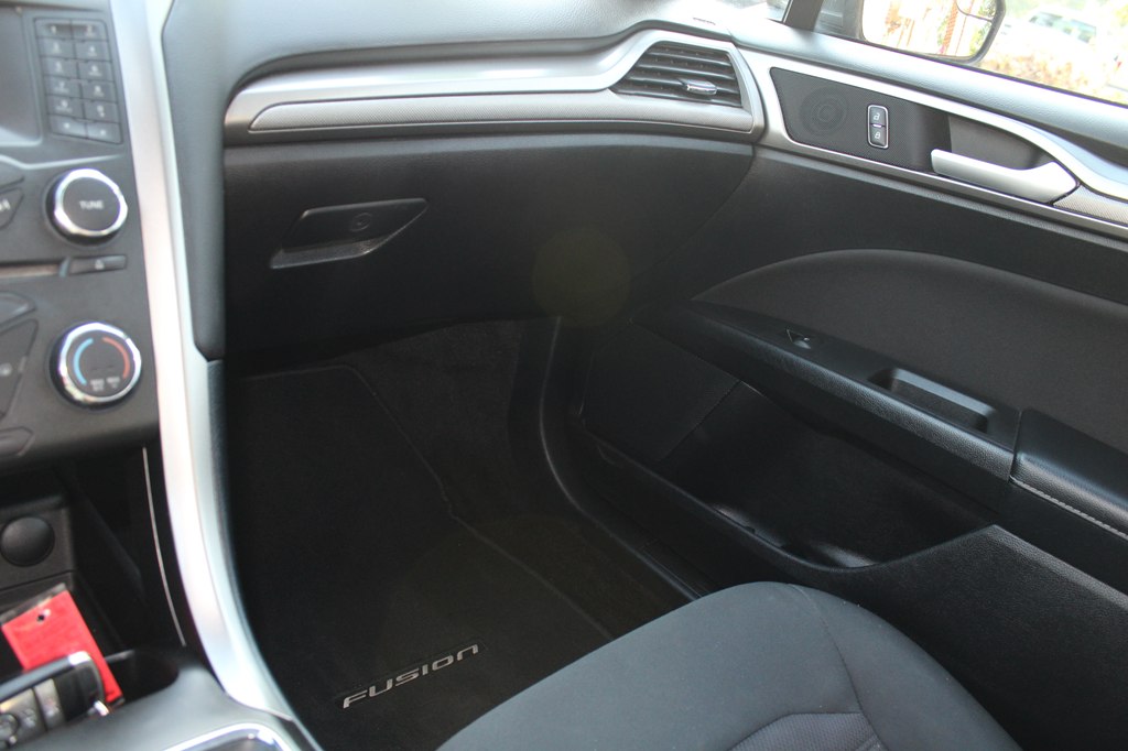 Photo 13 of this FORD FUSION
