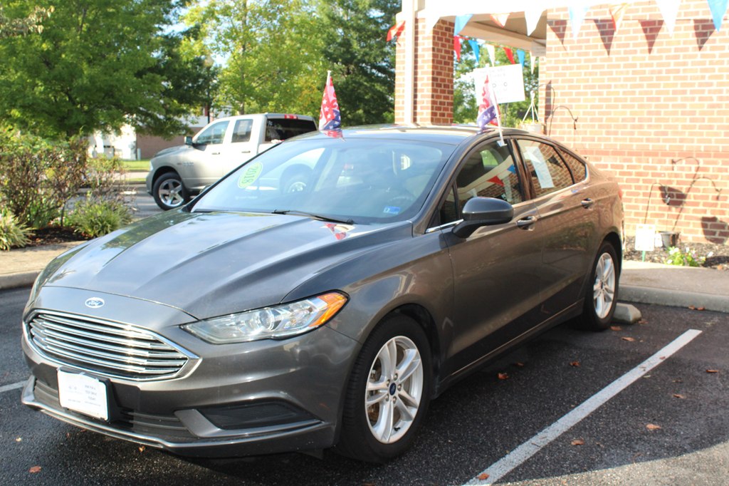 Photo 2 of this FORD FUSION