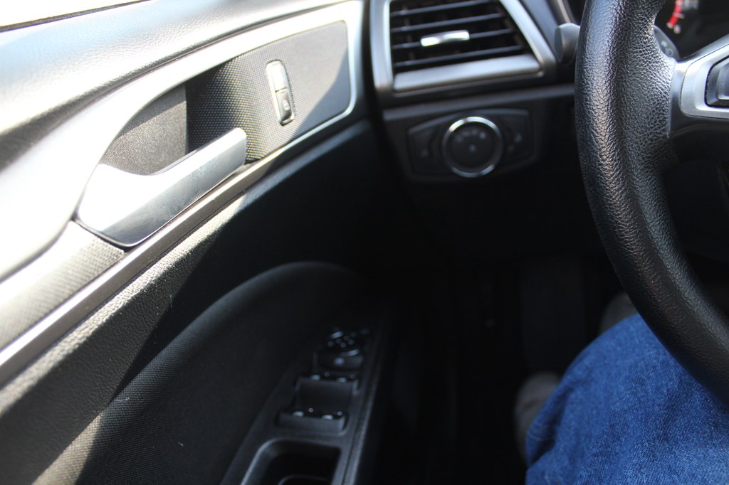 Photo 11 of this FORD FUSION