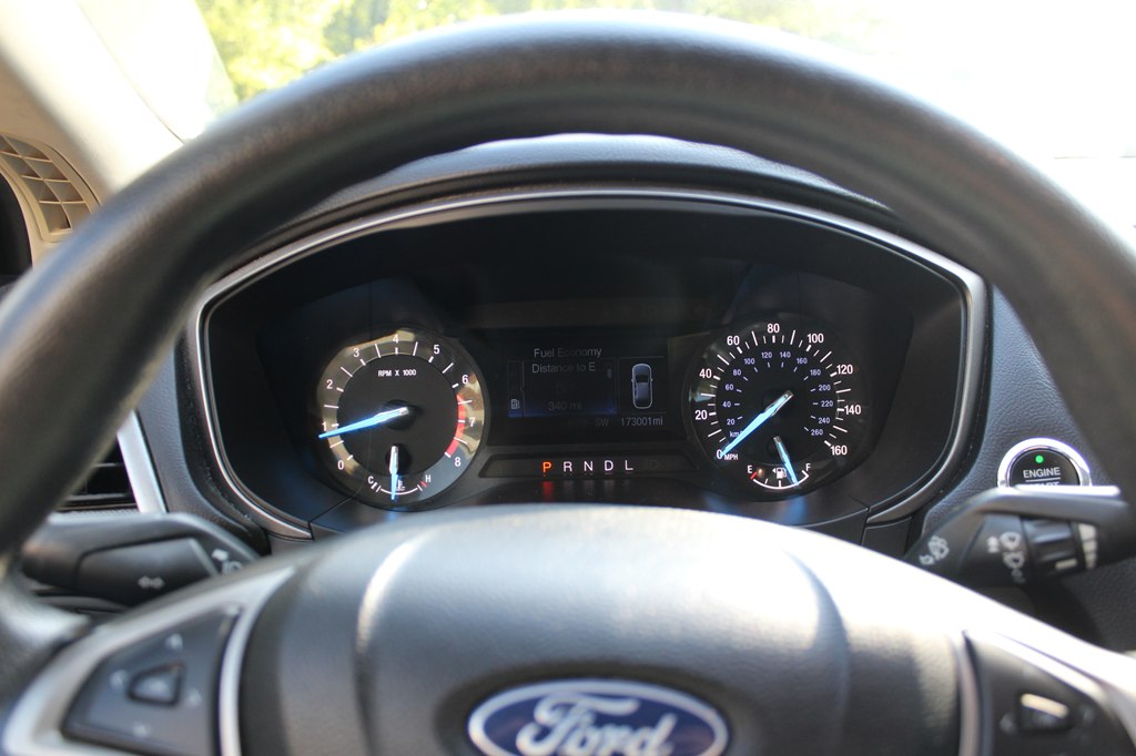 Photo 10 of this FORD FUSION
