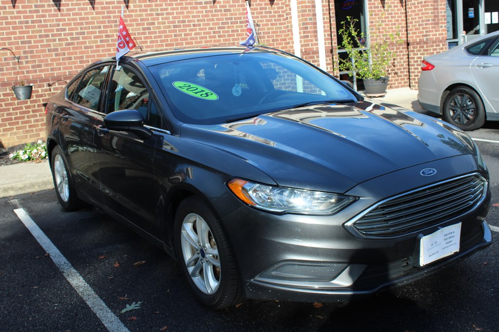 Photo 3 of this FORD FUSION