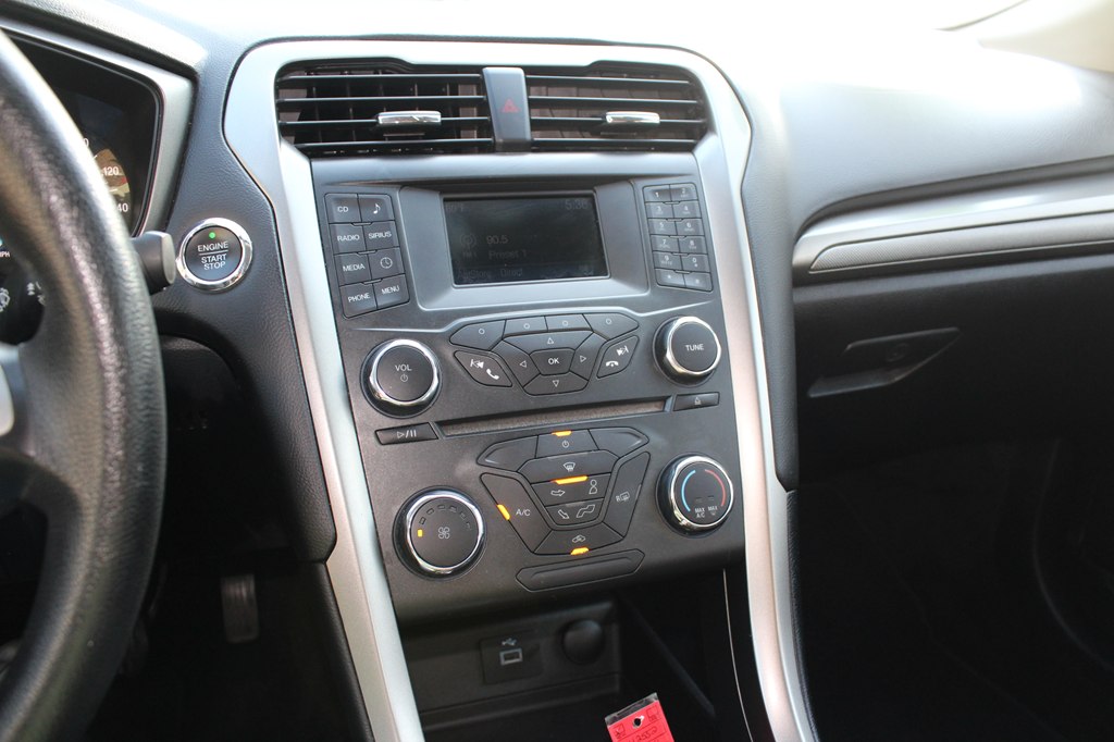 Photo 12 of this FORD FUSION