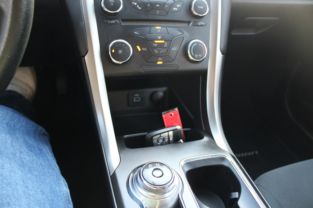 Photo 15 of this FORD FUSION