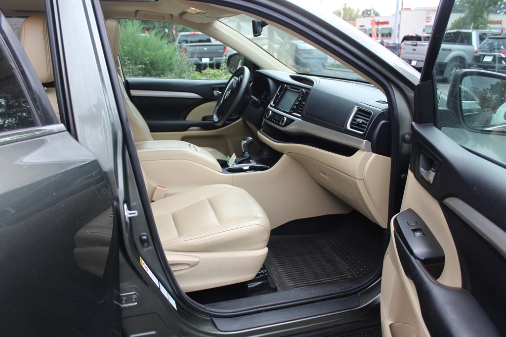 Photo 26 of this TOYOTA HIGHLANDER