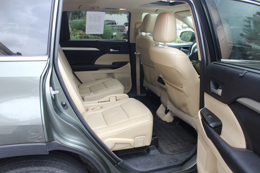 Photo 25 of this TOYOTA HIGHLANDER
