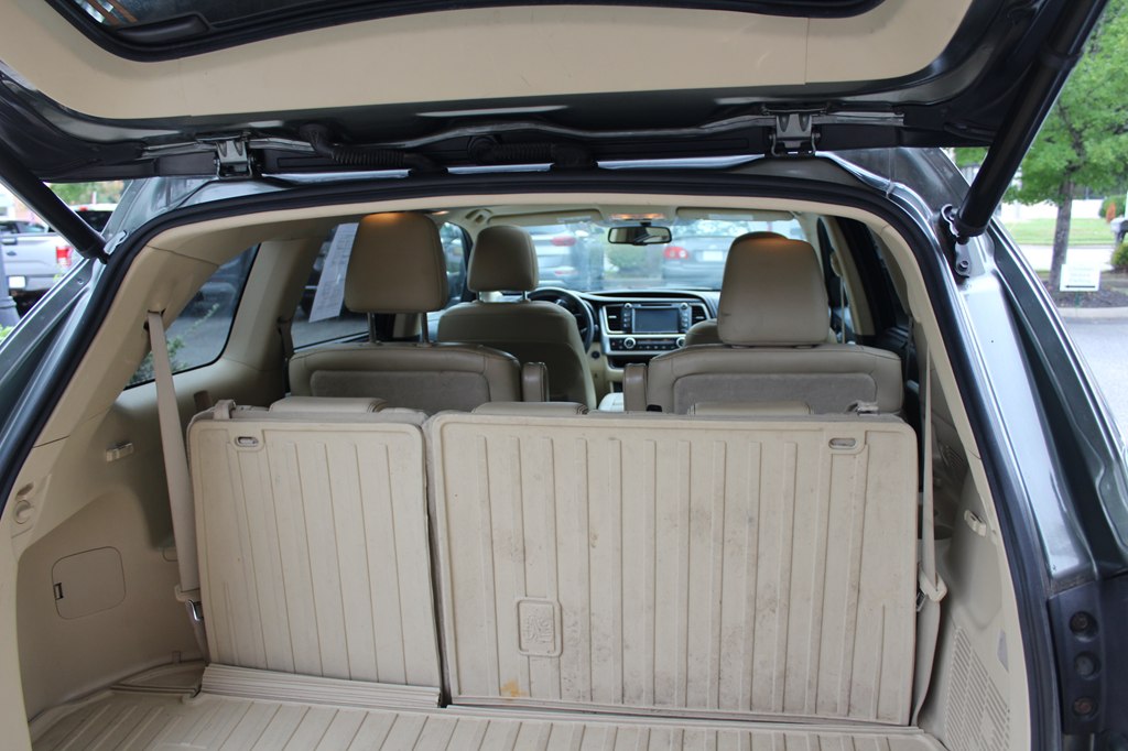Photo 9 of this TOYOTA HIGHLANDER