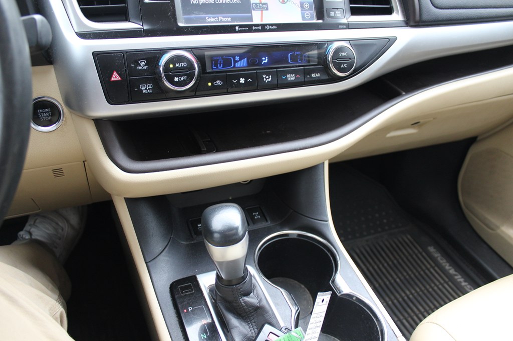 Photo 14 of this TOYOTA HIGHLANDER