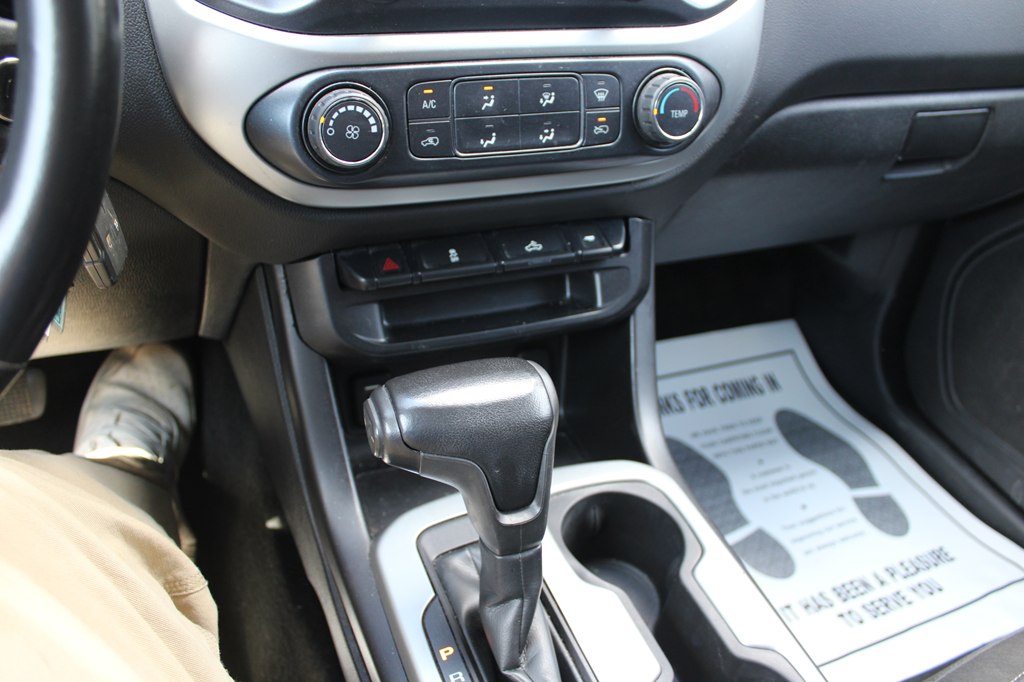 Photo 15 of this CHEVROLET COLORADO