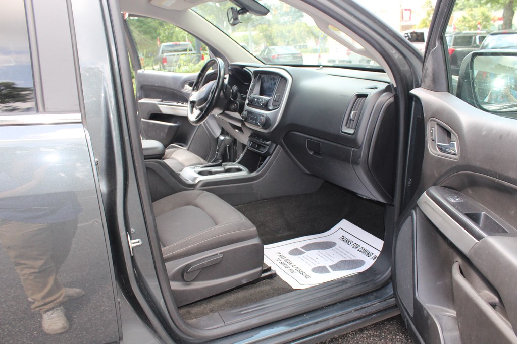 Photo 12 of this CHEVROLET COLORADO