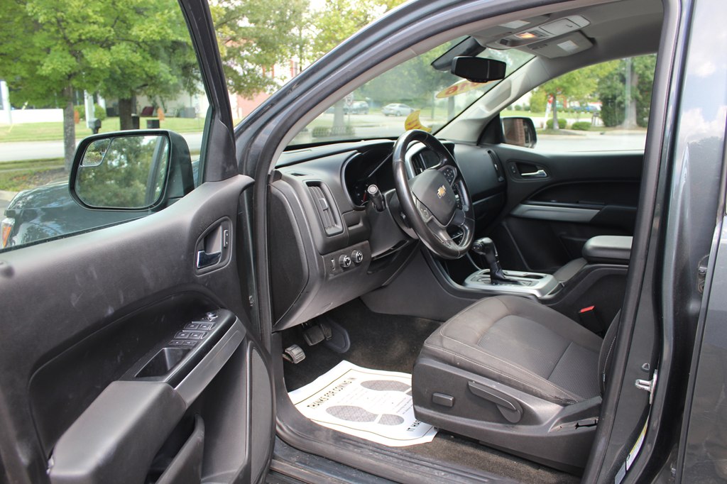 Photo 9 of this CHEVROLET COLORADO