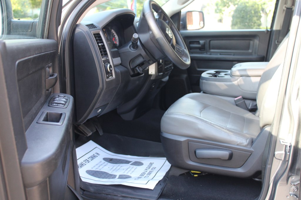 Photo 3 of this RAM 1500