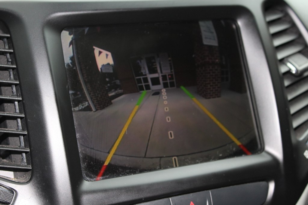 Photo 18 of this JEEP CHEROKEE