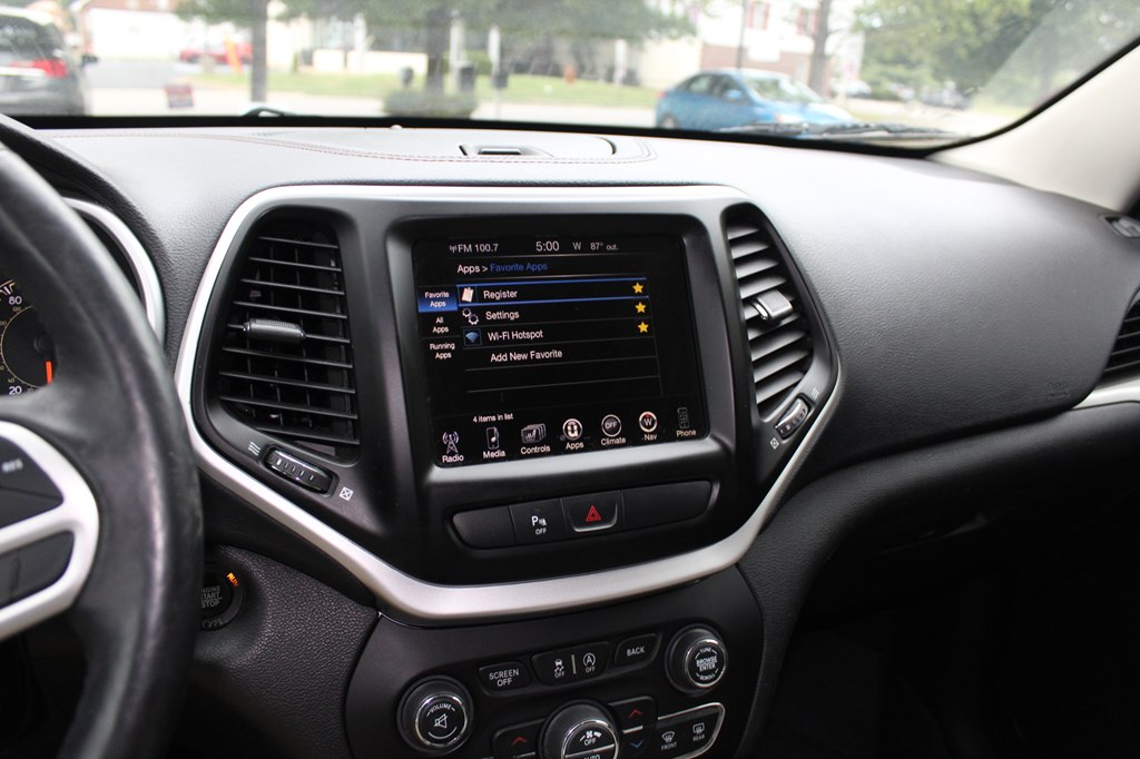 Photo 13 of this JEEP CHEROKEE