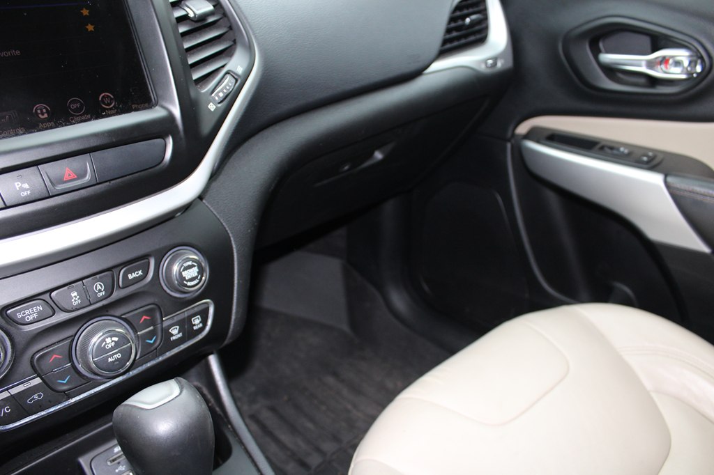 Photo 16 of this JEEP CHEROKEE