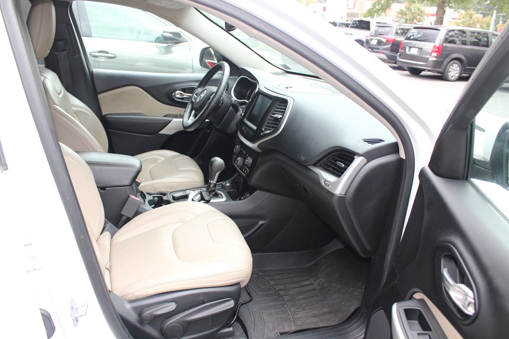 Photo 9 of this JEEP CHEROKEE