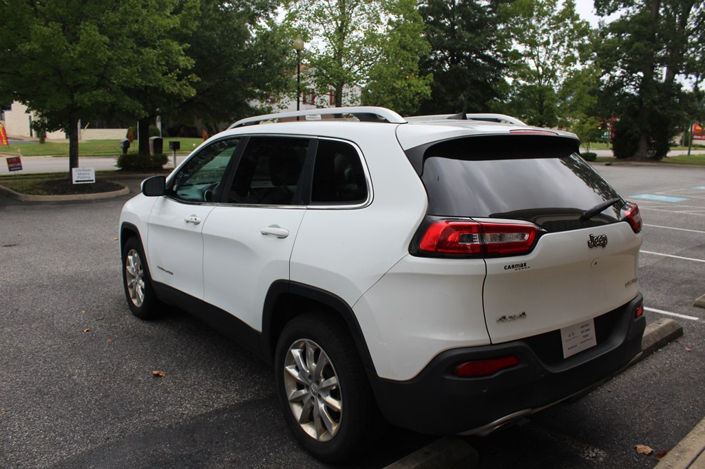 Photo 4 of this JEEP CHEROKEE