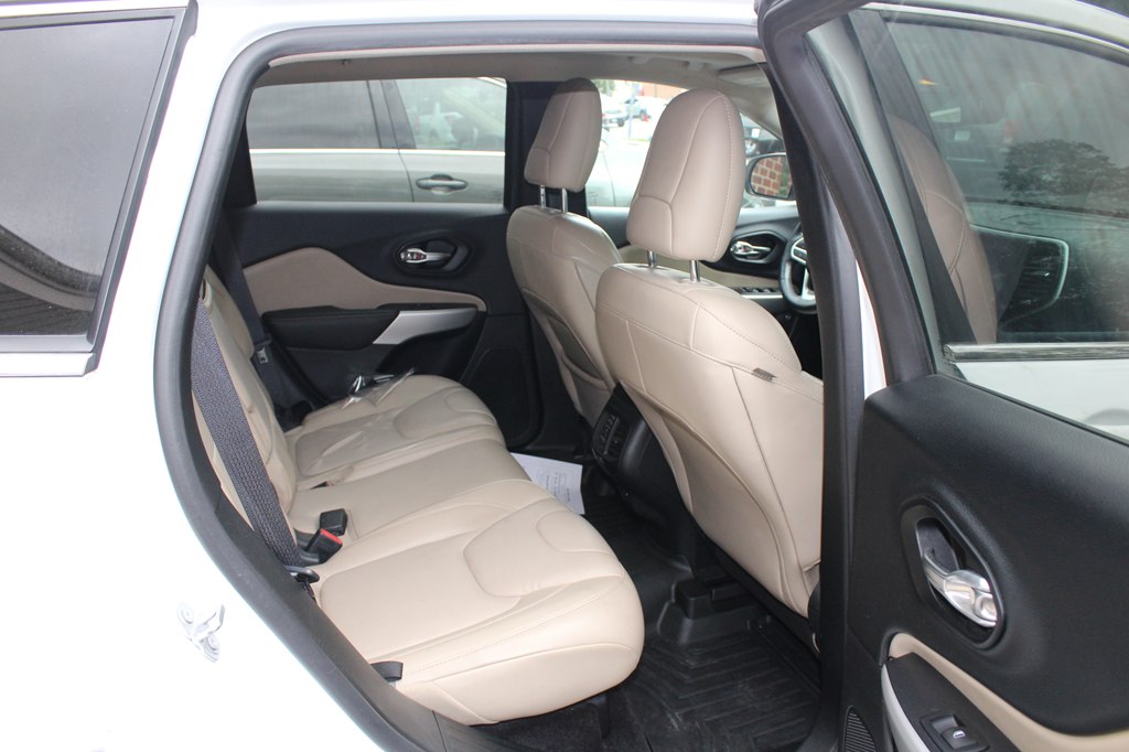 Photo 8 of this JEEP CHEROKEE