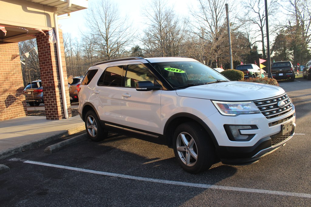 Photo 8 of this FORD EXPLORER