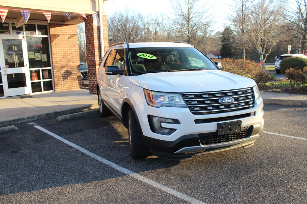 Photo 2 of this FORD EXPLORER