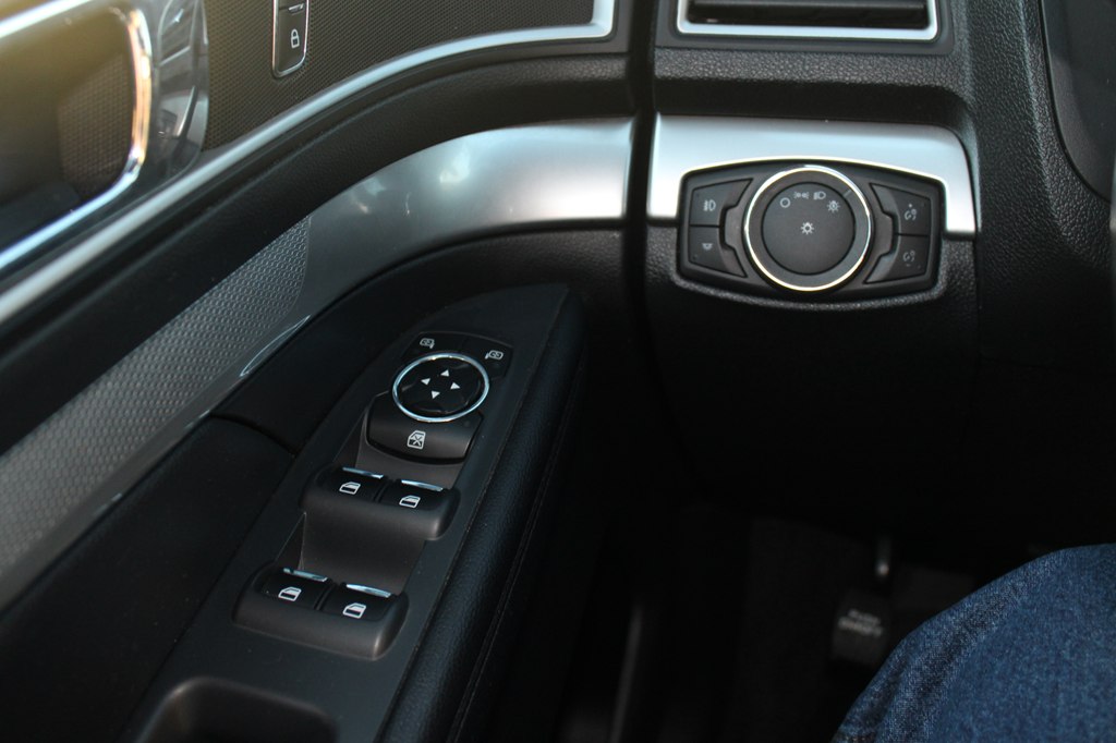Photo 14 of this FORD EXPLORER