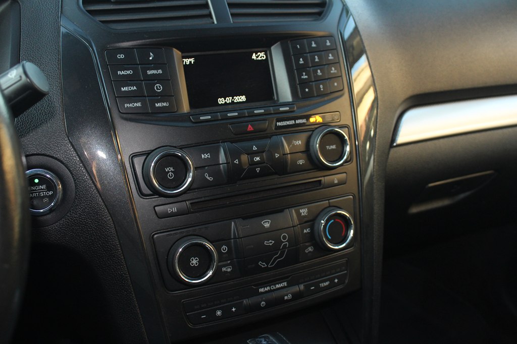 Photo 15 of this FORD EXPLORER